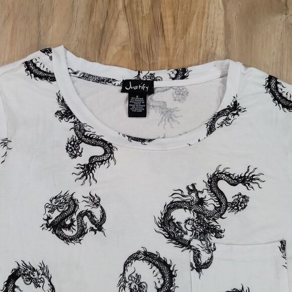 🔺️Justify White & Black Dragon Print Short Sleeve Top Small - Picture 3 of 9